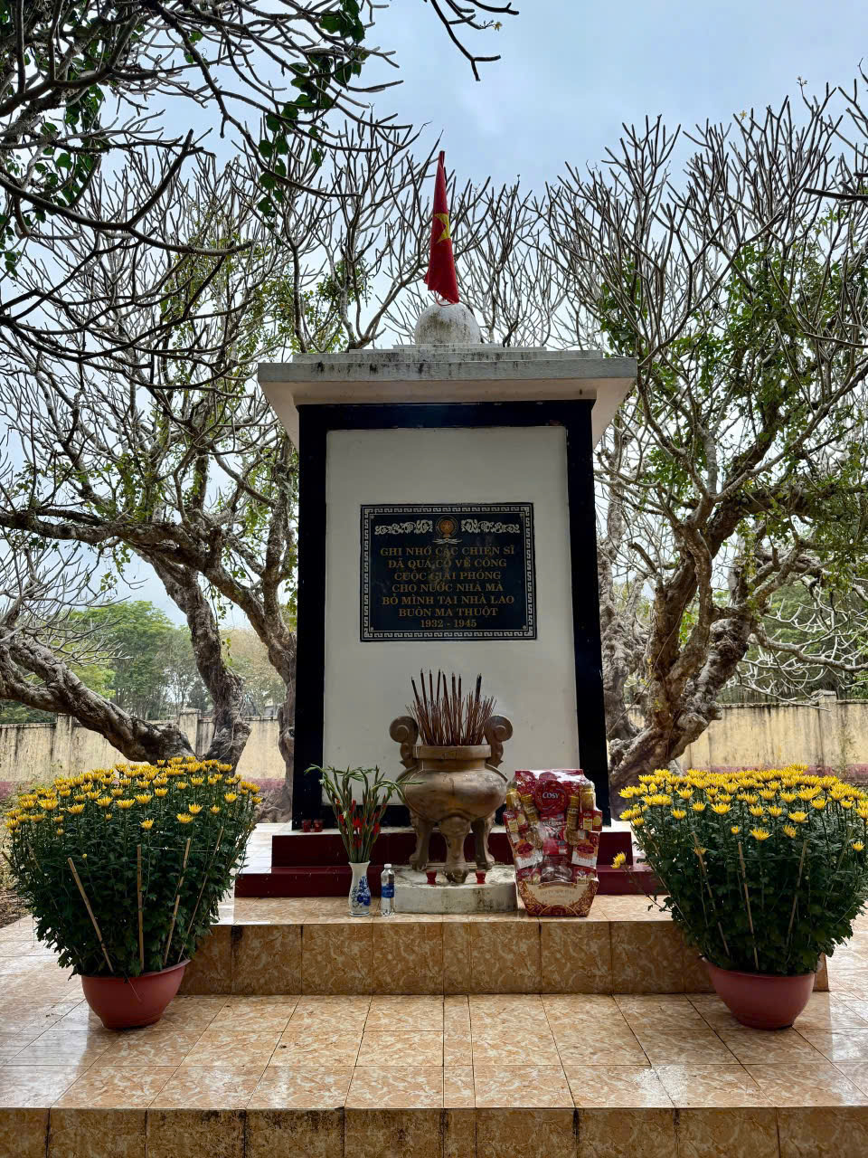 PHƯỜNG THÀNH NHẤT: THÀNH KÍNH DÂNG HƯƠNG TRI ÂN CÁC CHIẾN SĨ YÊU NƯỚC NHÂN DỊP XUÂN BÍNH NGỌ